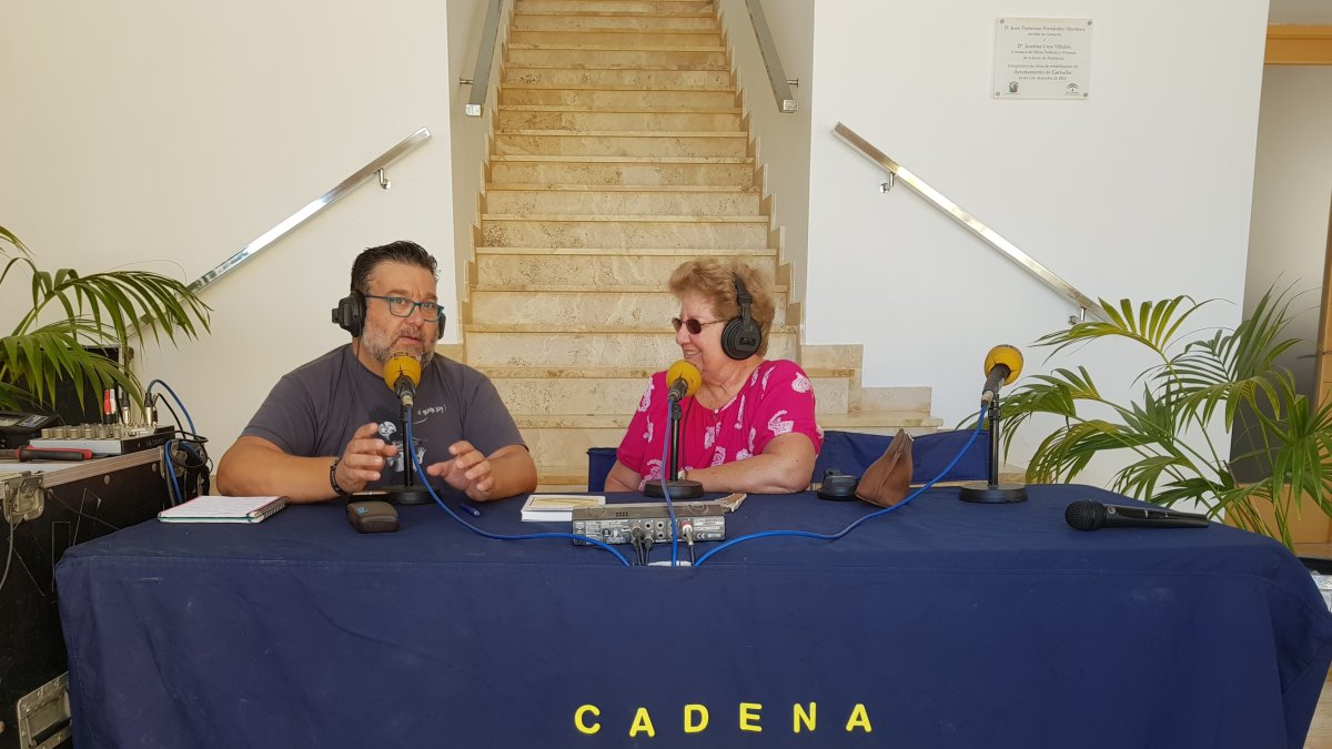 Una de las invitadas del programa fue Isabel López Alarcón, autora del libro La mar, Carboneras, Garrucha y el tiempo y vecina del pueblo. Asegura