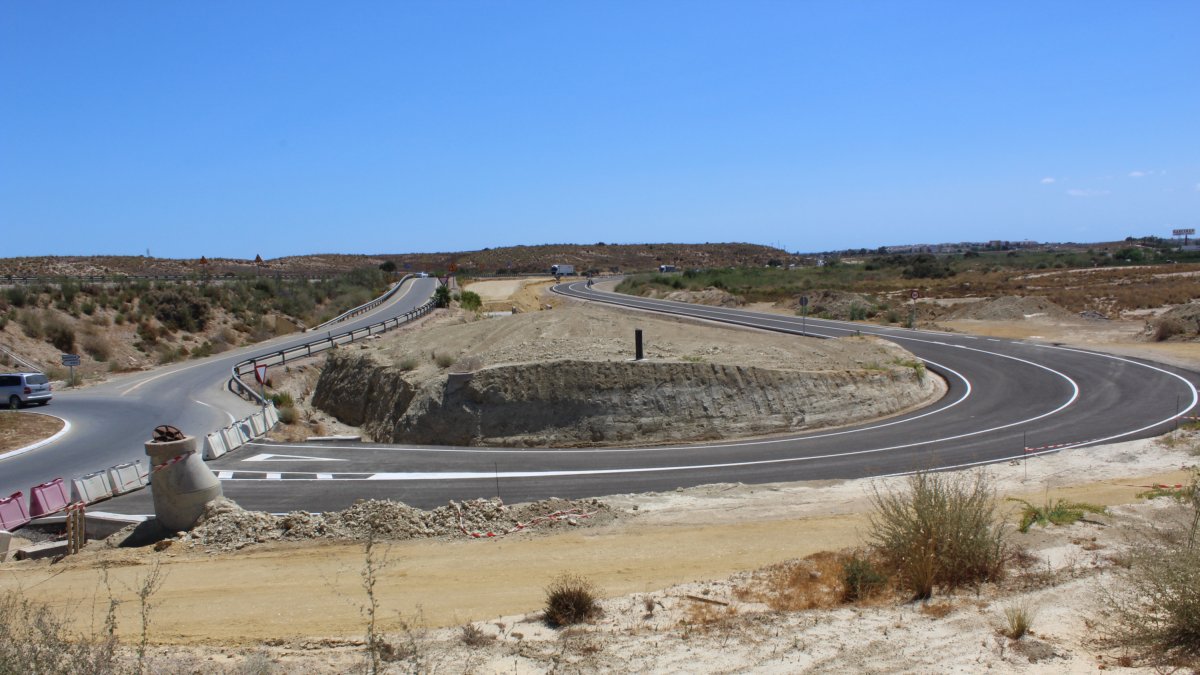 Estado actual de las obras de desdoblamiento de la A-352, de Vera a Garrucha, junto al fin del primer tramo.
