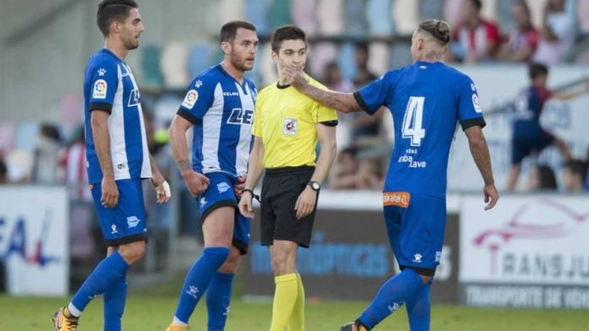 El joven colegiado fue protagonista en Barakaldo.