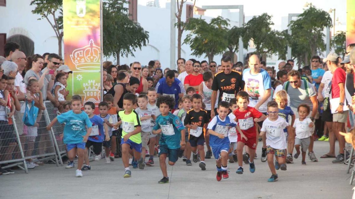 Los pequeños tomando la salida.