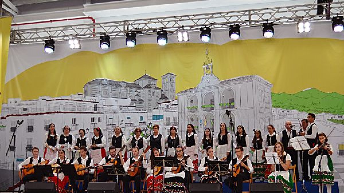 Actuación del grupo Zaharagüí de Alcolea.