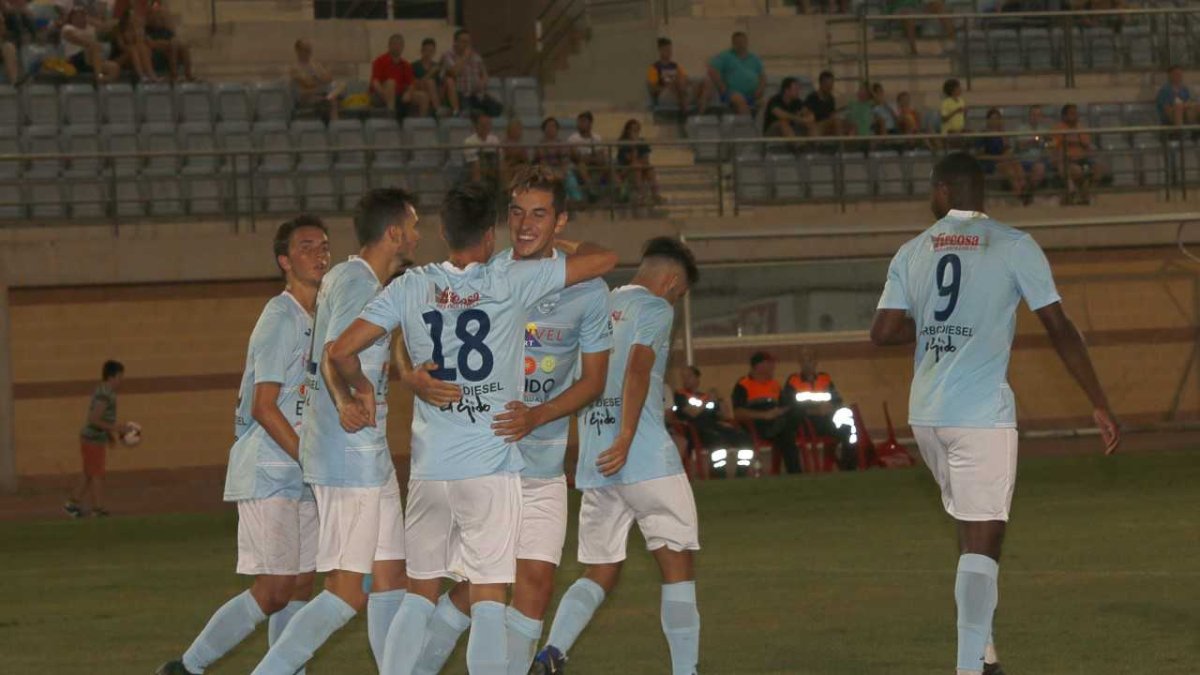 Los celestes celebrando un gol.