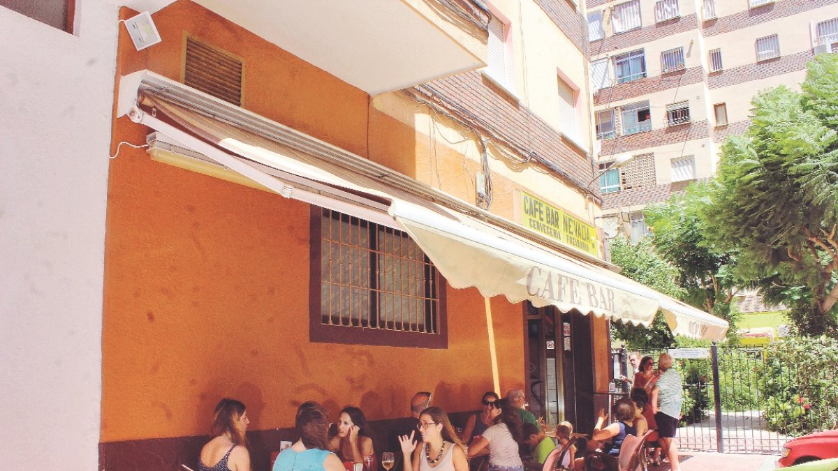 Exterior del café bar Nevada.