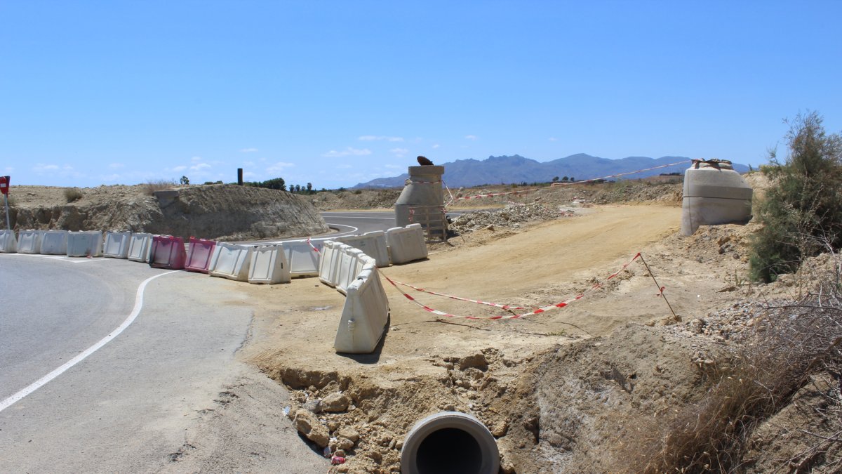 Obras paradas en el desdoble de la carretera de Vera a Garrucha.