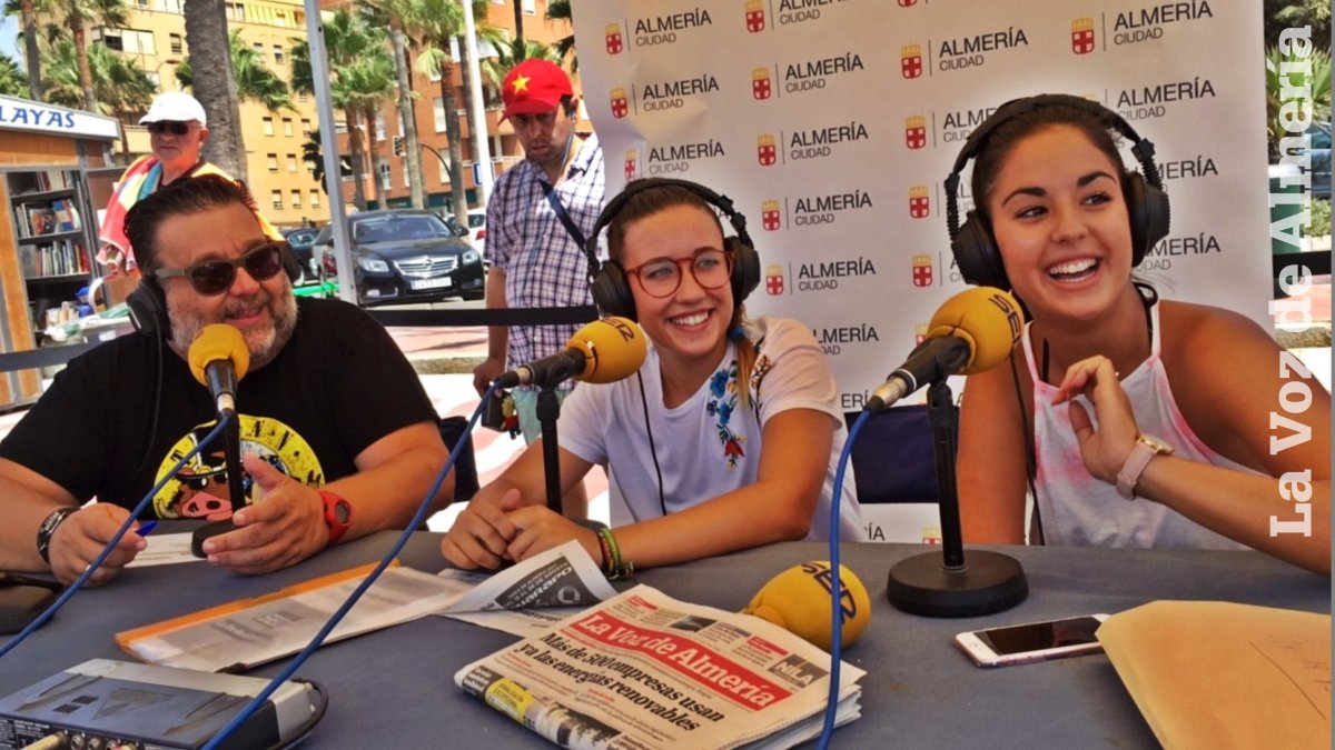 Las youtubers, Laura López y Alejandra Roda, en Hoy por Hoy.