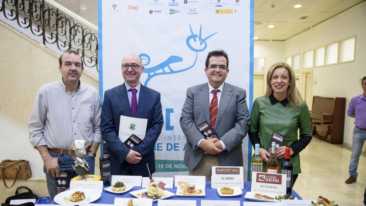 Muestra de tapas en la presentación de la Ruta de las Tapas