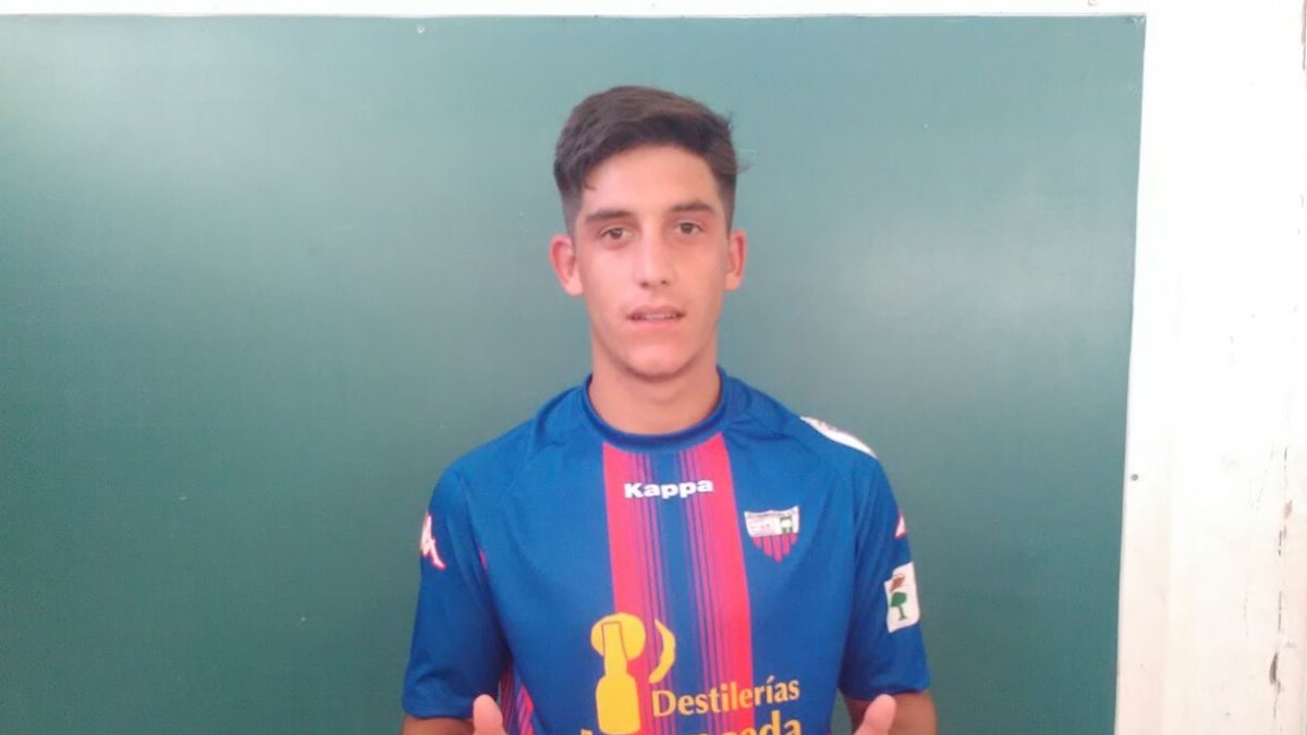 José Garre con la camiseta del Extremadura.