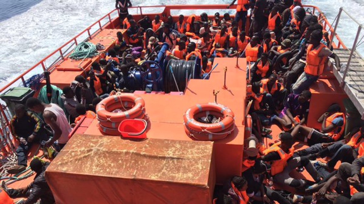 Inmigrantes rescatados en una de las actuaciones de hoy.