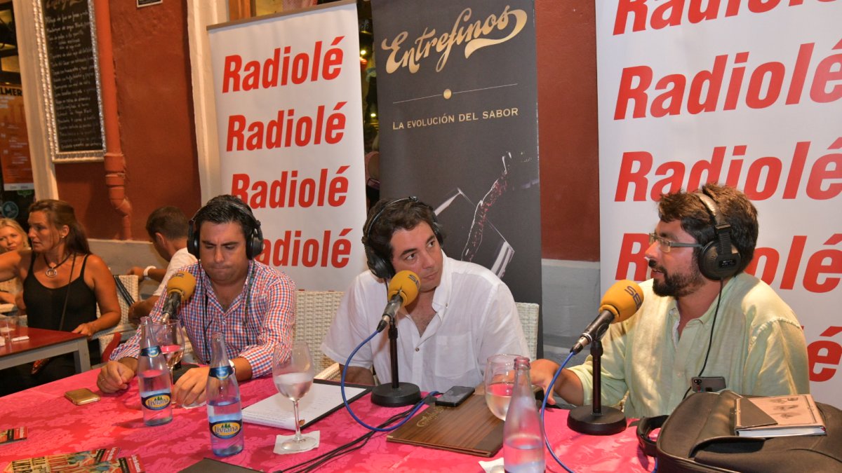 Imagen de una de las tertulias taurinas que se celebraron el pasado año durante los días de Feria, con los mayores aficionados de la ciudad.