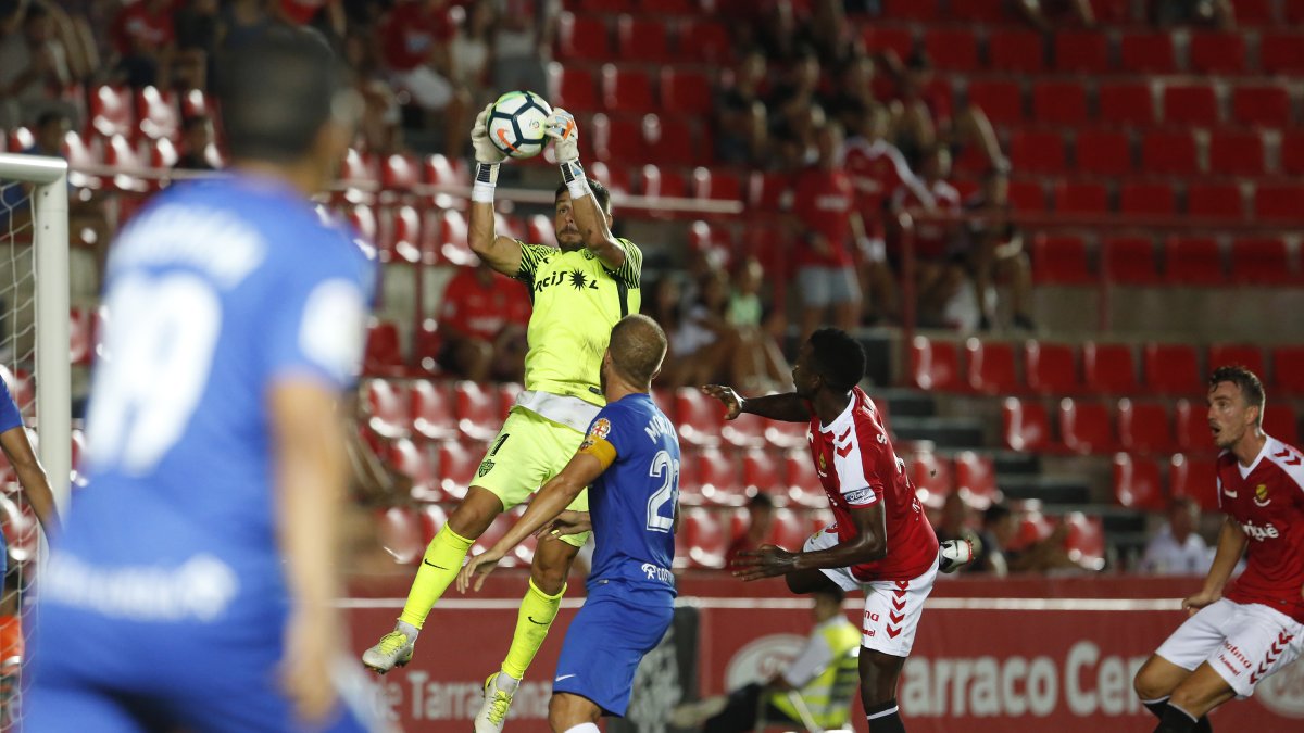 René en una jugada.