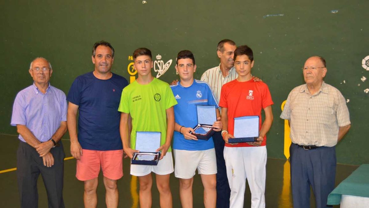 Los ganadores tras la competición.