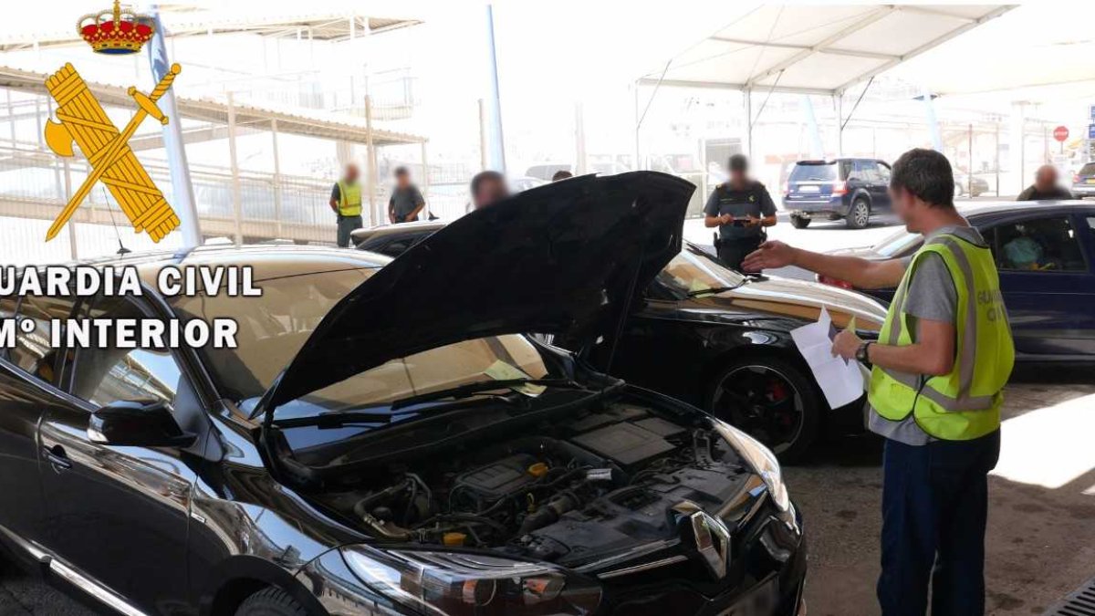 Uno de los registros llevados a cabo por la Guardia Civil.