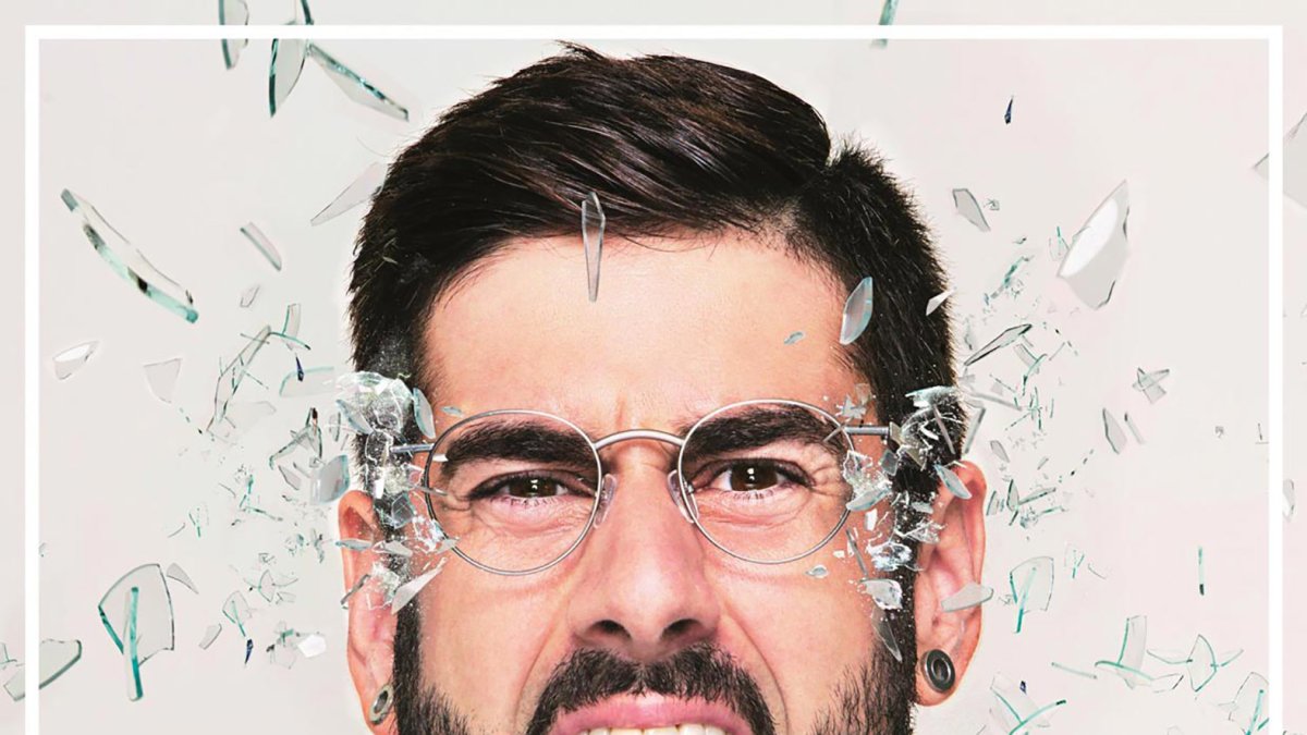 Melendi llega con su gira Quítate las gafas con la que ha agotado entradas en Madrid, Barcelona, Valencia y Bilbao.