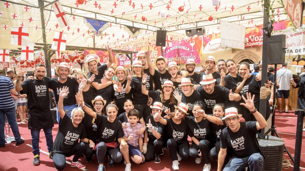 Camareros de La Bodeguilla se despiden de la Feria 2017.