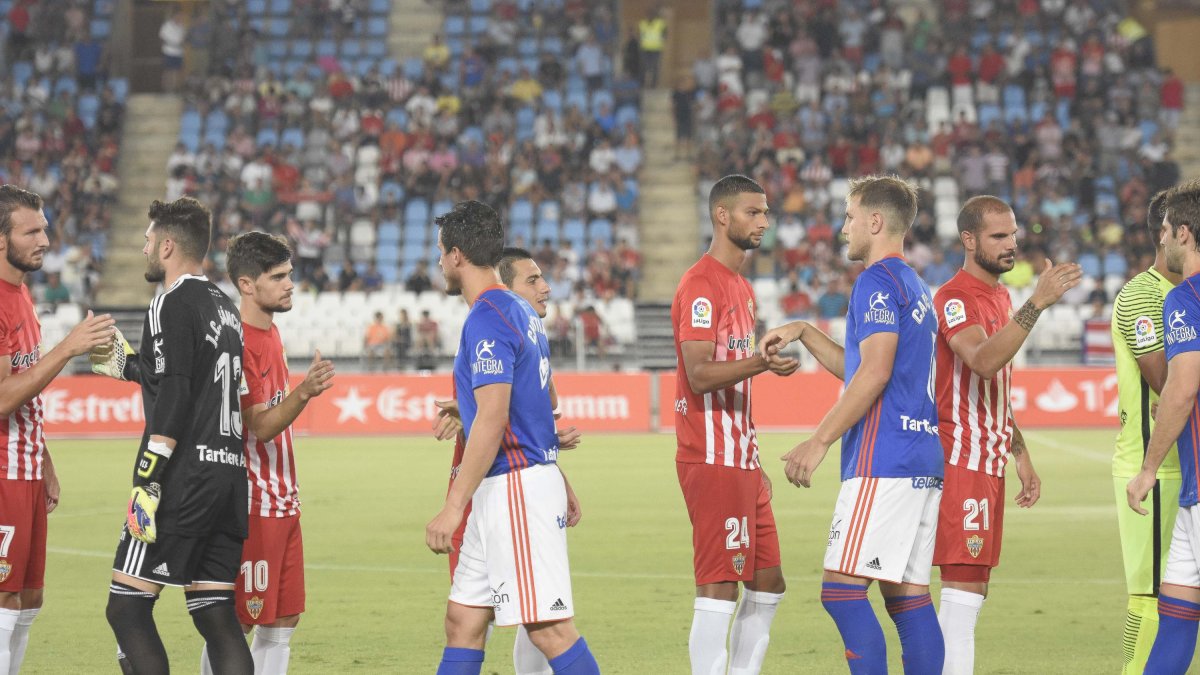 Los partidos se ganan desde el saludo protocolario.