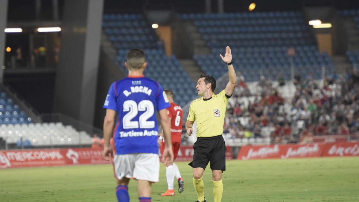 Prieto Iglesias en una jugada del partido.