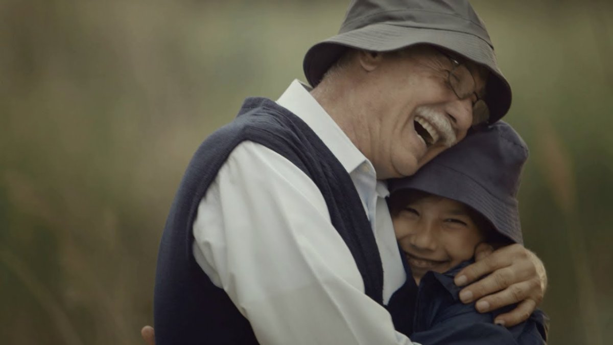 Los abuelos son una figura esencial en el cuidado y la educación de los niños.
