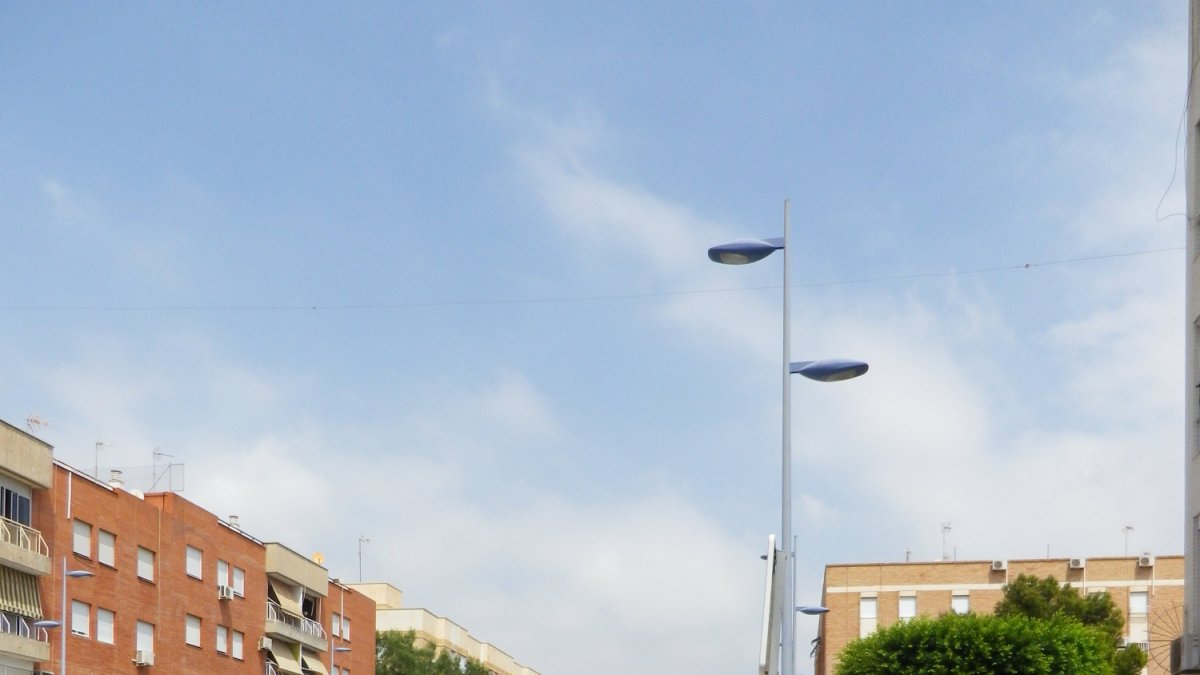 Los dos vecinos en la calle Santiago.