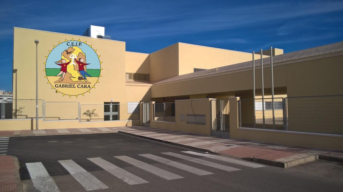 El colegio Público Gabriel Cara está situado en Las Marinas de Roquetas.