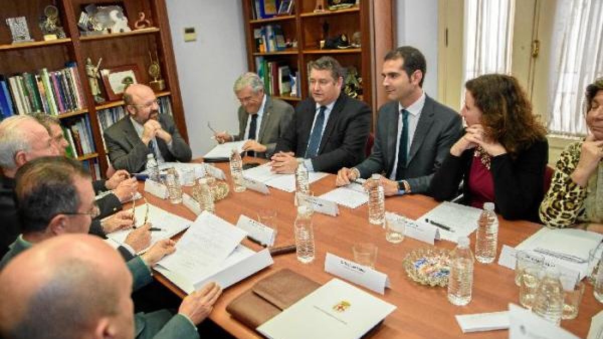 El delegado del Gobierno y el alcalde en una junta local anterior.