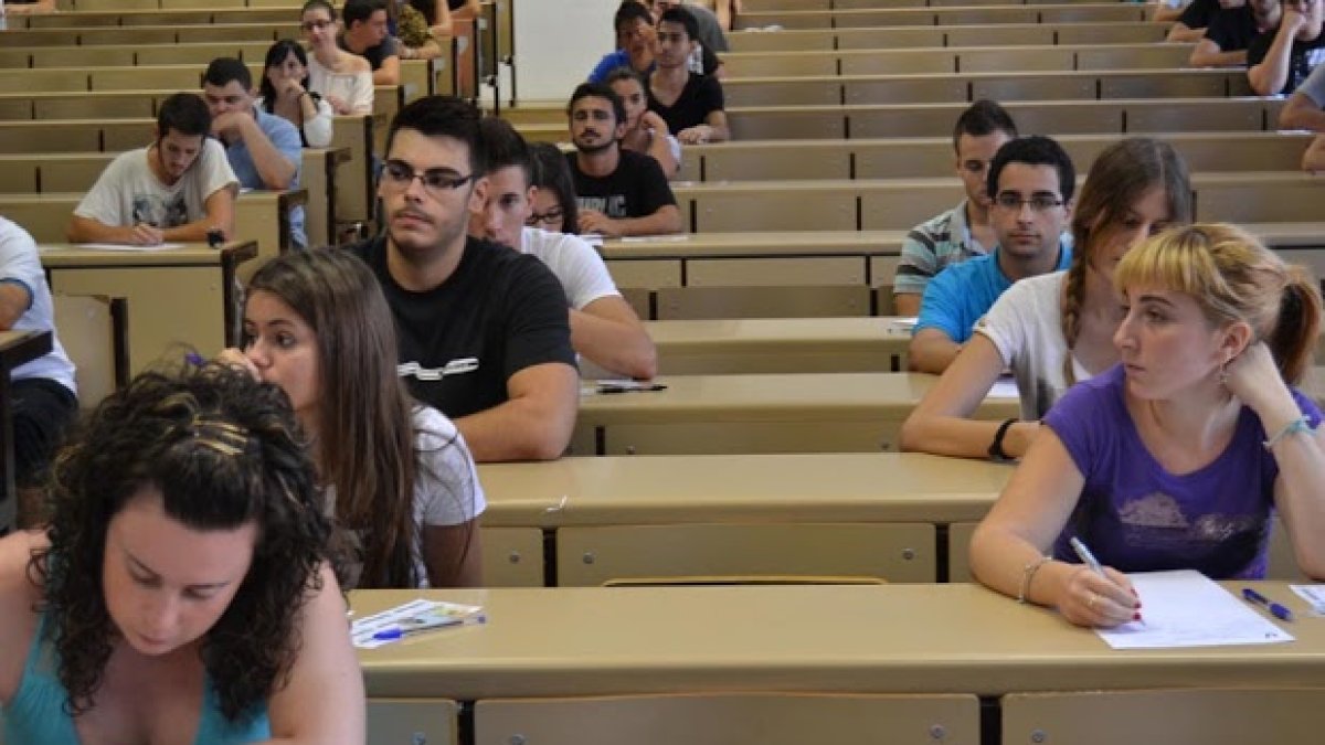 Exámen en uno de los aularios de la UAL.