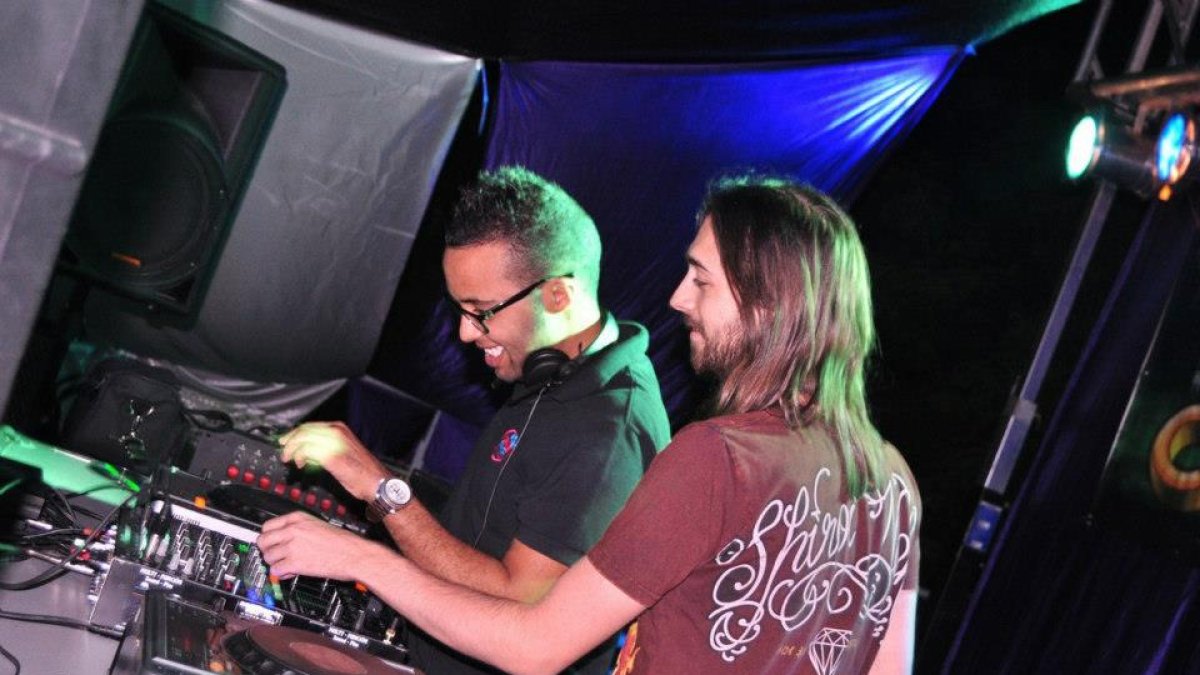 Djs de Mojácar actuando en una foto de archivo.