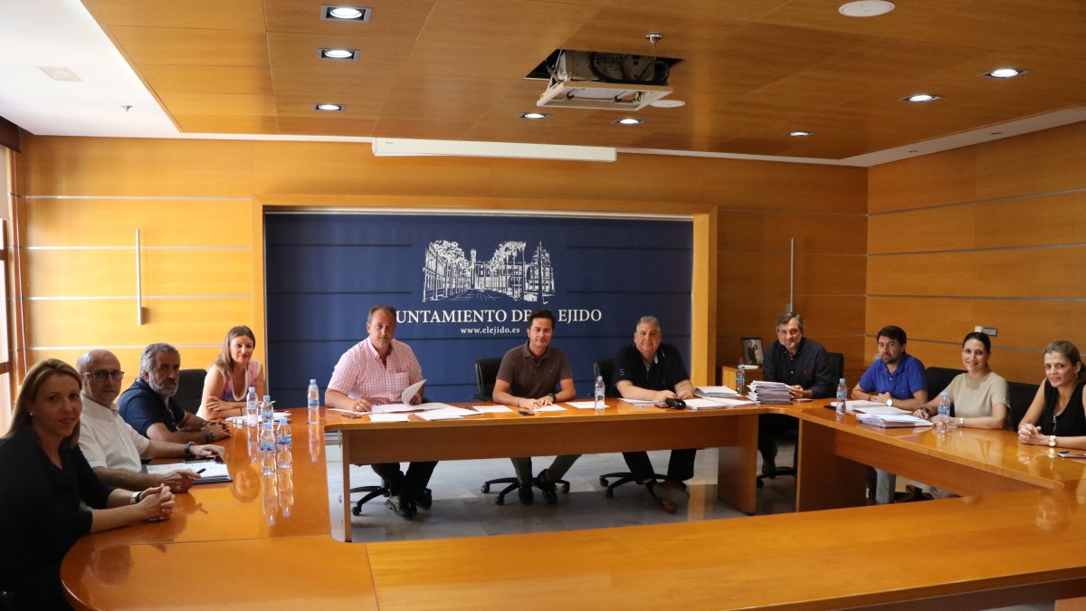 Reunión de la Junta Local de Gobierno de El Ejido donde se aprobó el presupuesto de ayudas familiares.