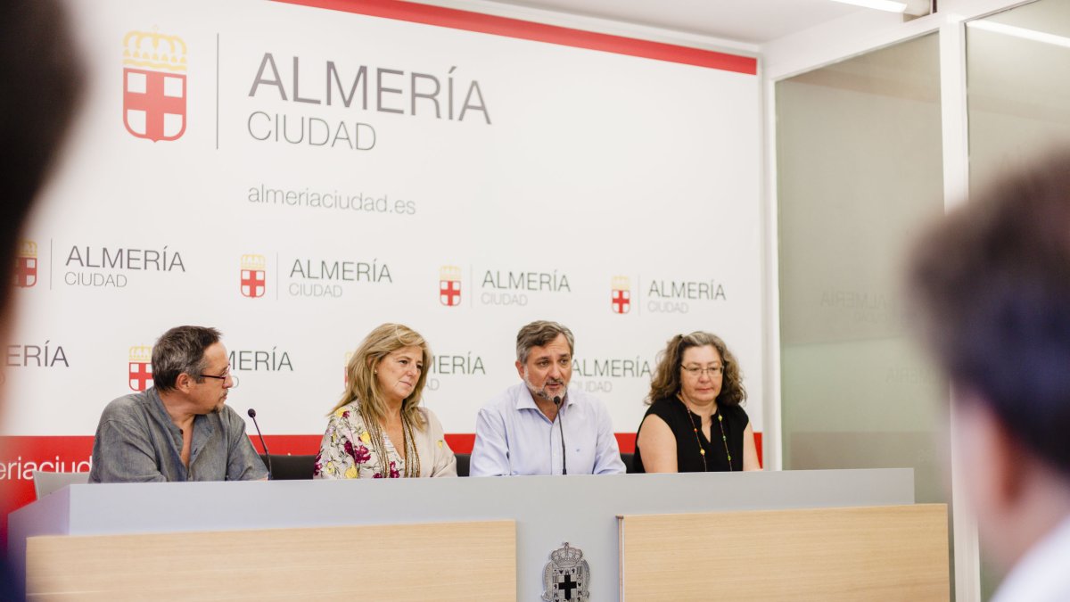 La concejala Pilar Ortega durante la presentación.