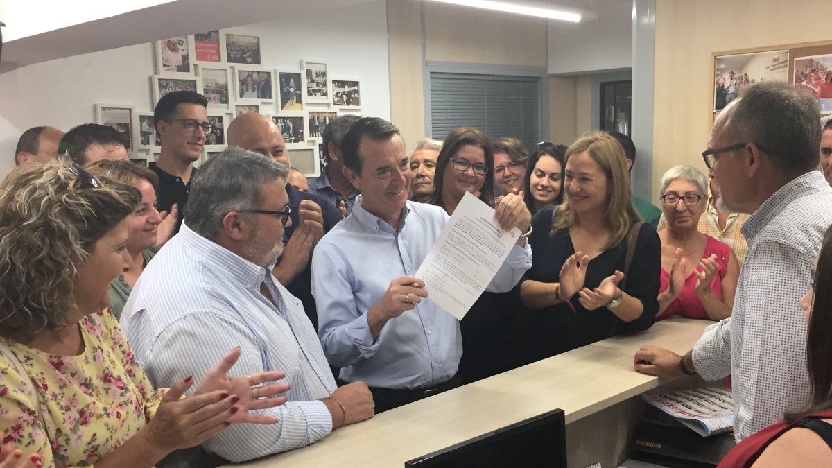 Juan Carlos Pérez Navas formaliza su precandidatura