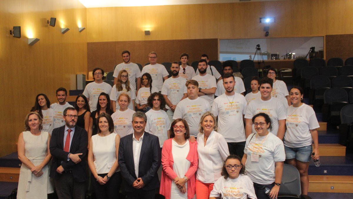 En primera línea, Pilar Sánchez, UAL; Jorge Sáinz, secretario general de Ministerio;?Teresa Ortega, vicerrectora de la UGR; Carmelo Rodríguez, rector