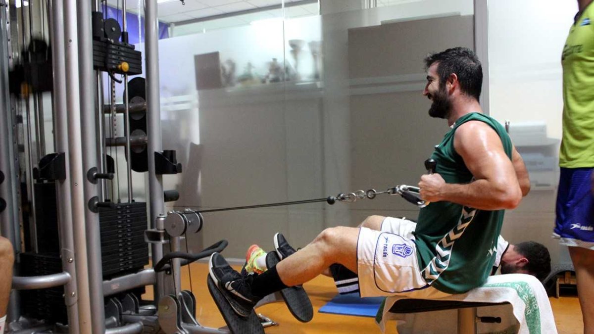 Alberto Puentes en plena puesta a punto.