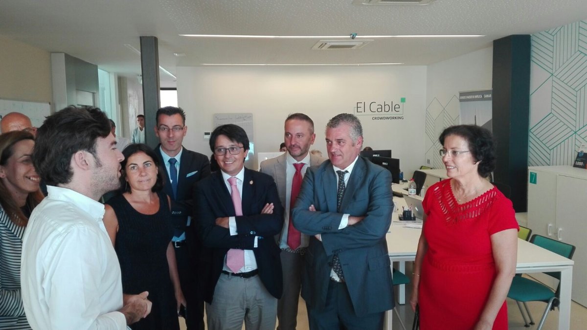 Visita de autoridades a El Cable.
