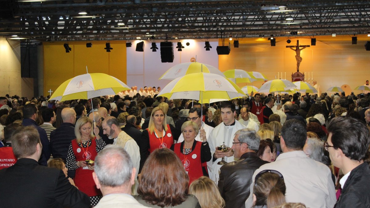 Imagen que muestra el papel crucial de los voluntarios durante el acto.