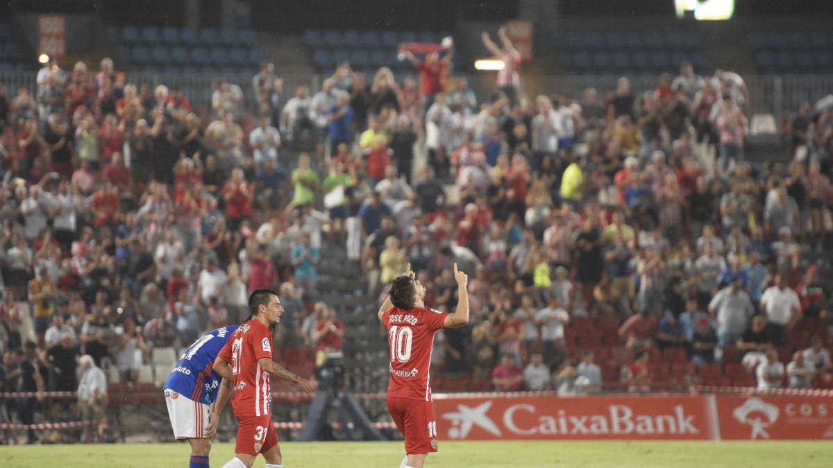 Pozo pone la magia a un Almería que irá a más.