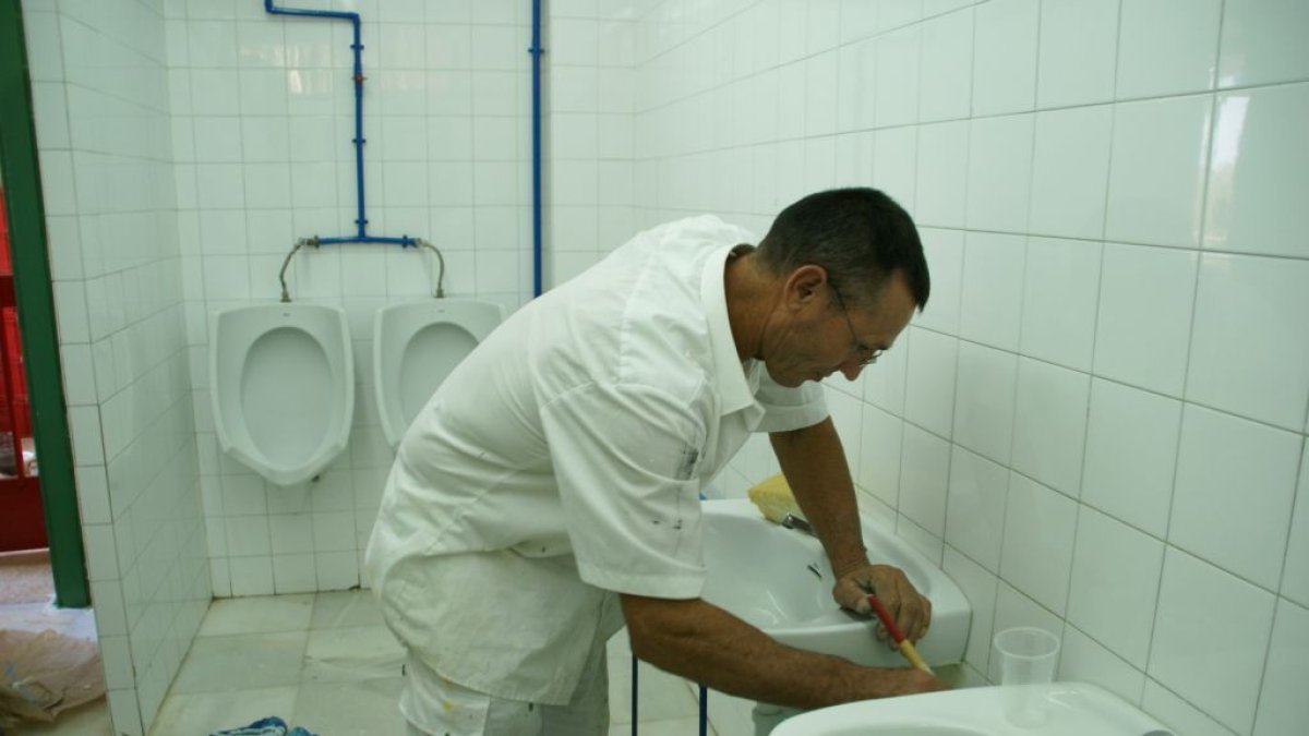 Trabajos de fontanería en uno de los centros.