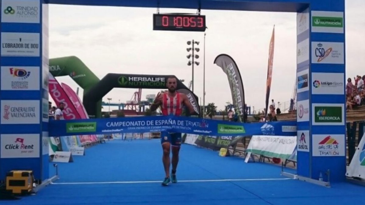 Jairo Ruiz llegando a meta.