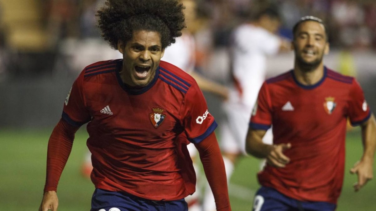 Aridane y Quique González celebran el 0 a 1 en Vallecas.
