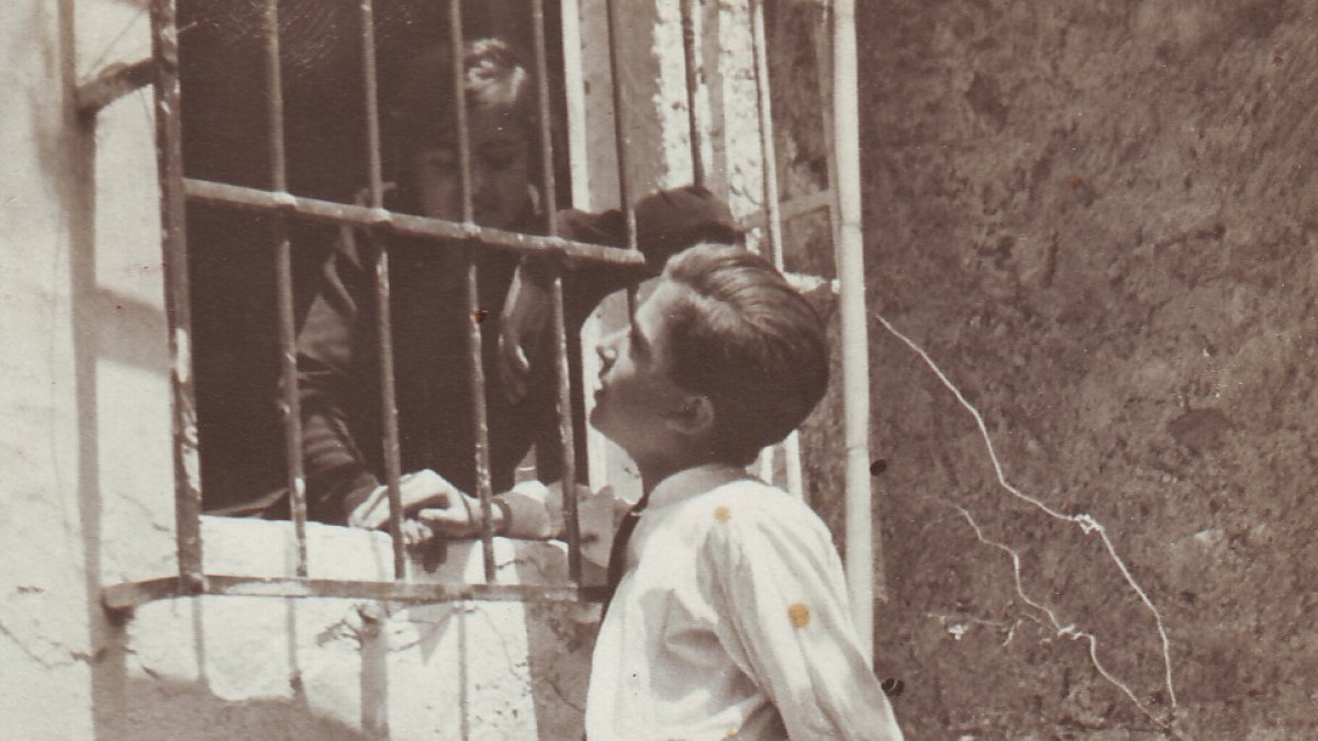 Paco y Anita Sánchez en 1928, haciendo la rueda del pavo, es decir, cortejándose.