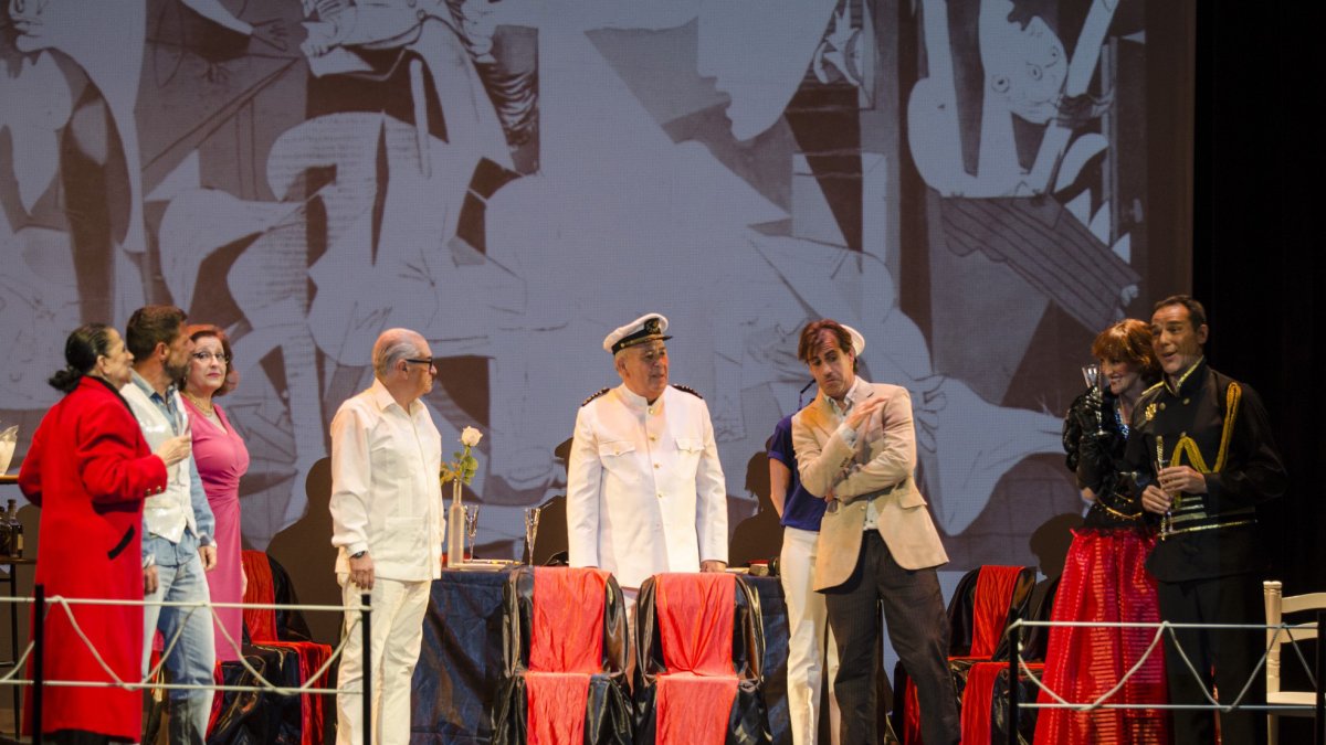 Representación de teatro aficionado en el Apolo.