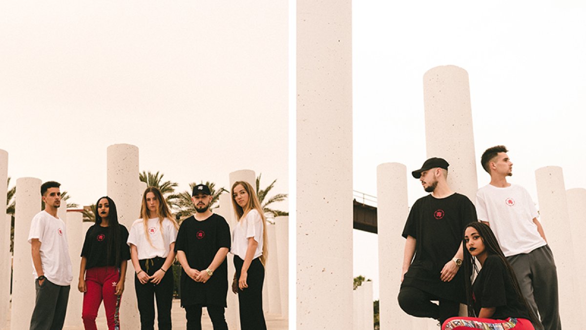 Jóvenes de Almería posan para la presentación de la primera colección de Doku, llamada Basic Complexity.