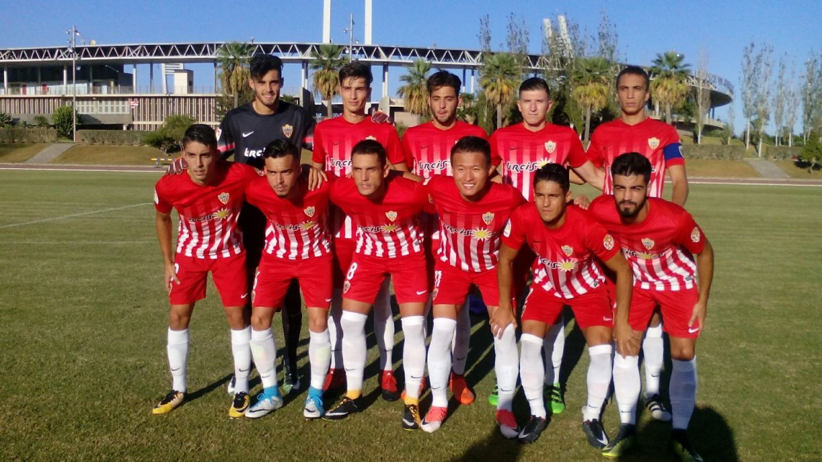 El once del filial ante el Huétor Tájar.