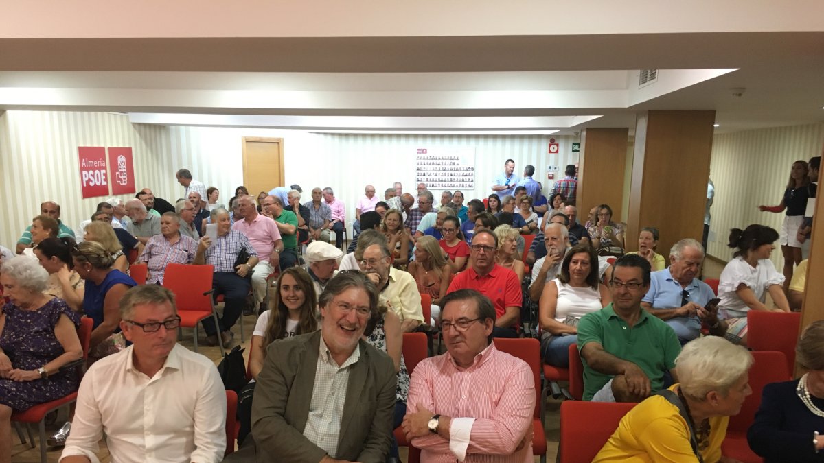 José Antonio Pérez Tapias, uno de los apoyos de Pedro Sánchez en Andalucía, en el acto de López Olmo.