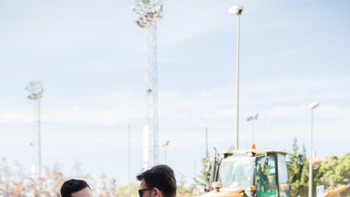 El concejal en el solar en obras en San Luis.