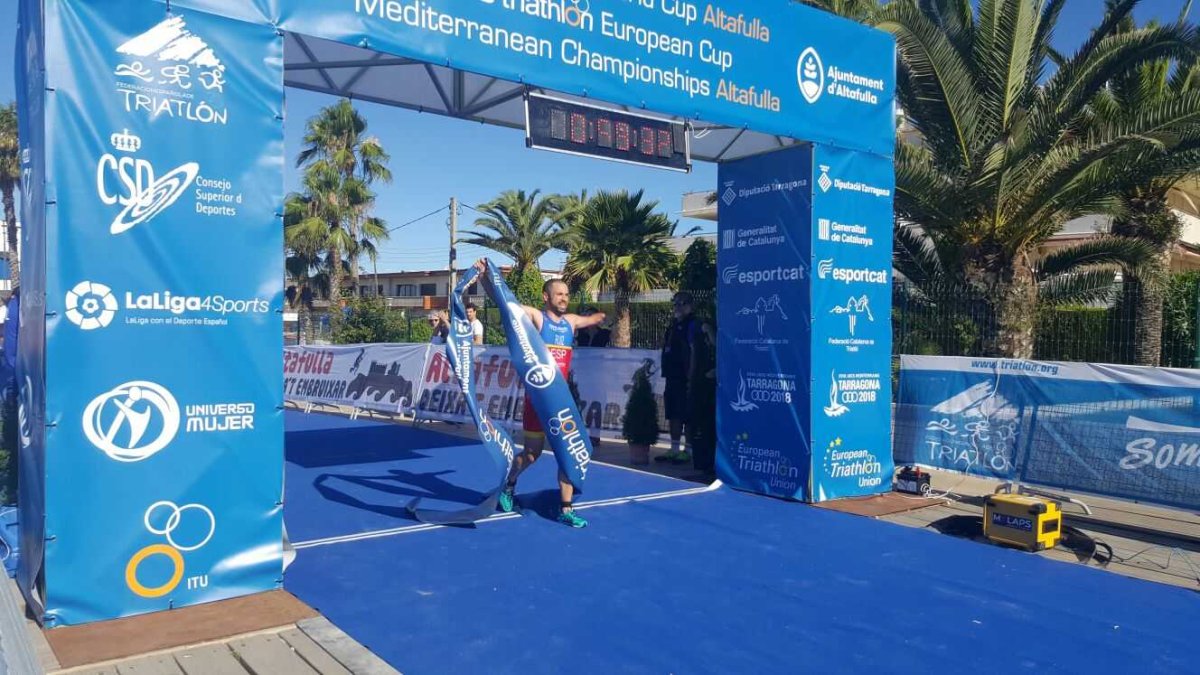 Jairo Ruiz llegando primero a meta en la Copa del Mundo.