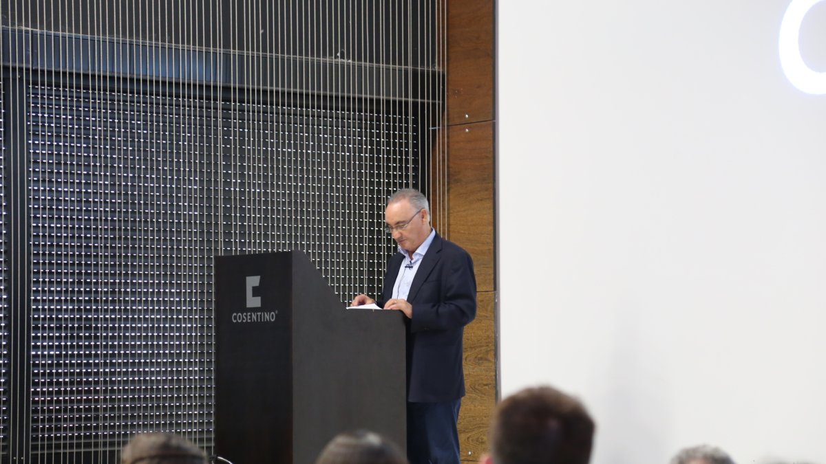 El presidente de la Fundación Eduarda Justo inauguró ayer el seminario.