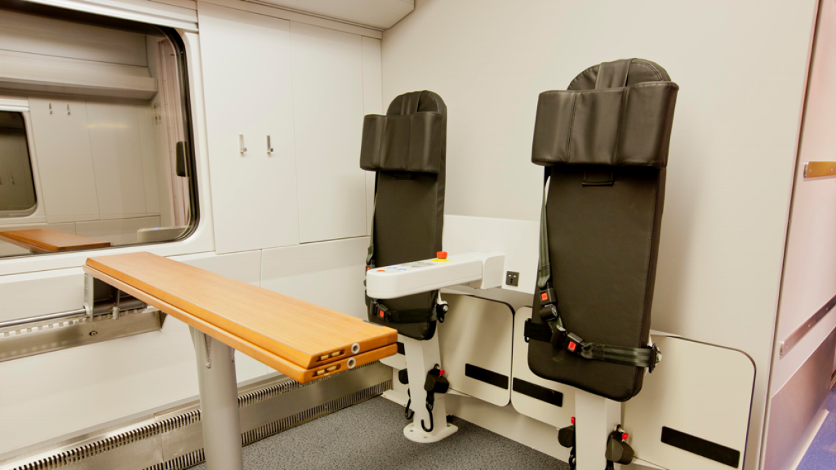 El vagón adaptado que circula en la línea Almería-Madrid