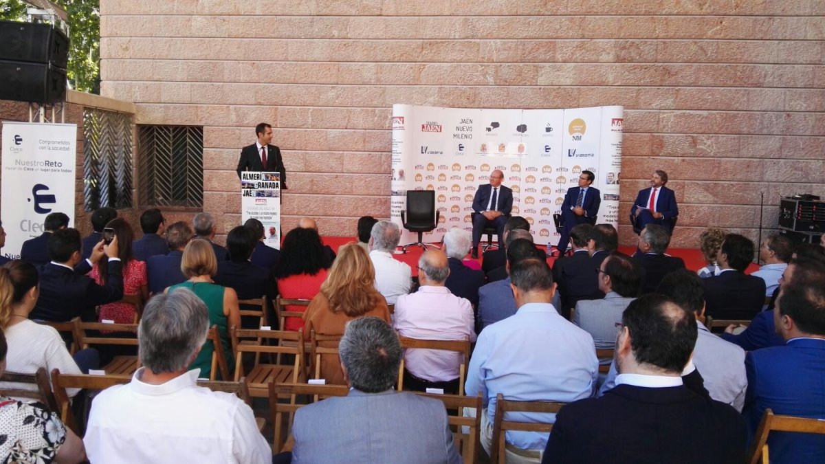 Ramón Fernández-Pacheco en el encuentro celebrado ayer en Jaén.