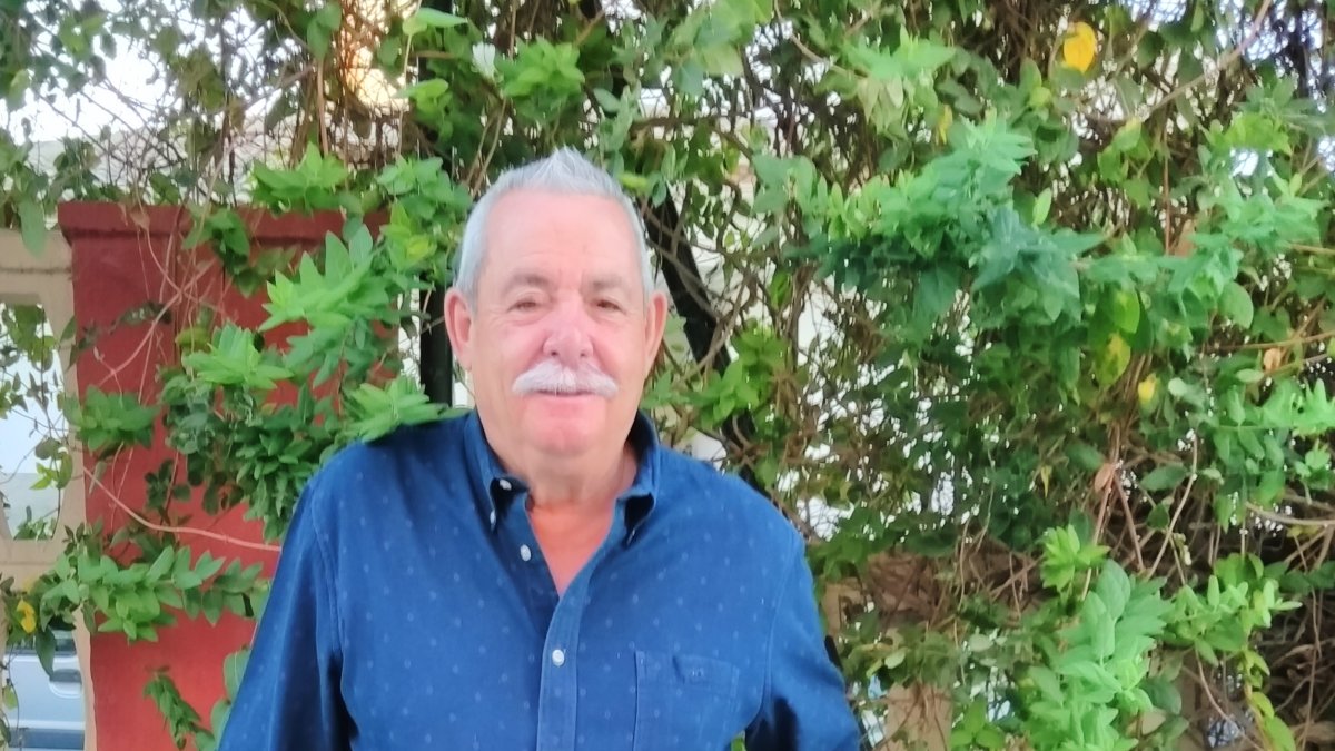 Luis Caparrós, autor del libro, es conocido sobre todo por su faceta política.