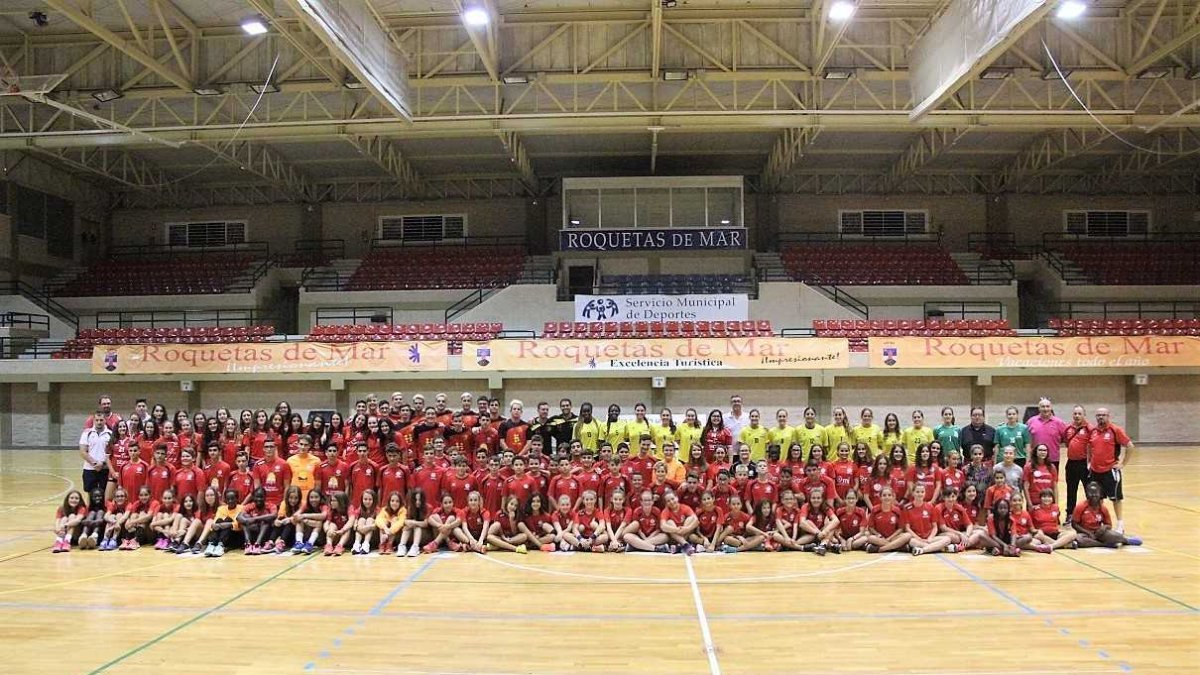 La gran familia del balonmano roquetero.