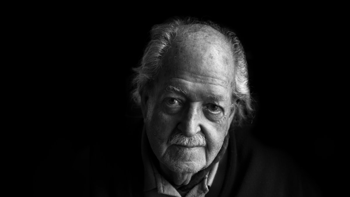 Julio Alfredo Egea en un retrato de Rodrigo Valero, que colabora con el libro.